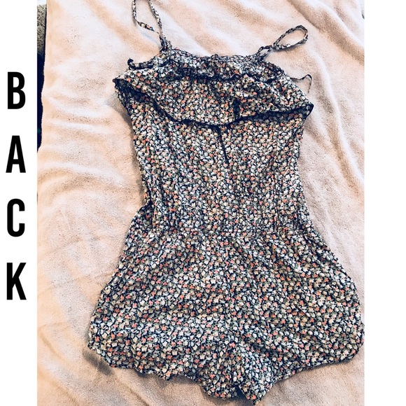 Floral Roxy Romper - Picture 2 of 3